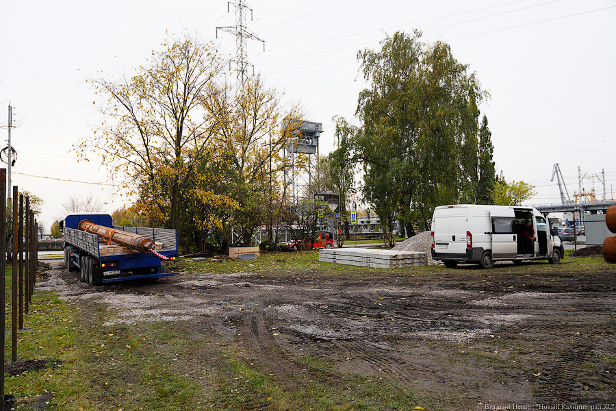 «Право имеем»: рядом с немецким домом на ул. Галицкого начали устанавливать забор