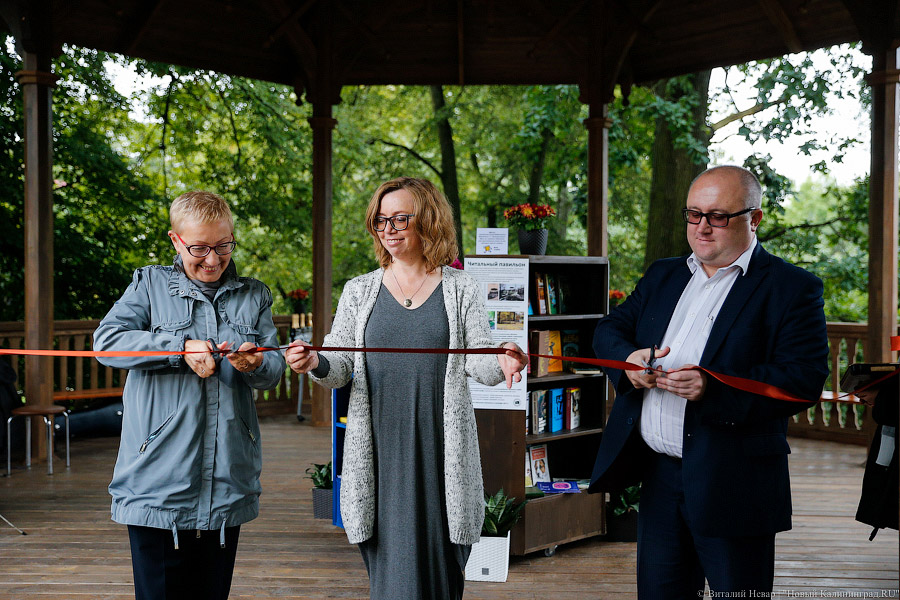Книги, звери, люди: в Калининградском зоопарке открыли читальный павильон