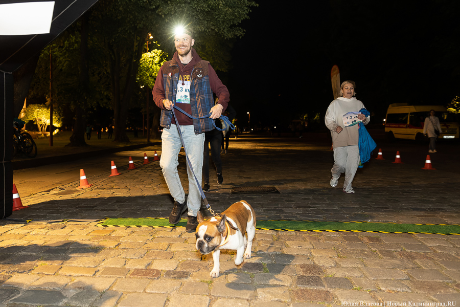 Остров бегущих фонарей: на острове Канта устроили ночной благотворительный забег (фото)