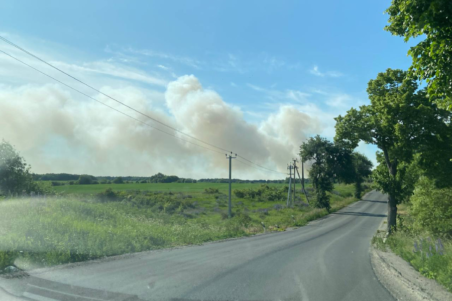 МЧС: на тушение пожара на полигоне в Круглово выехали 17 автомобилей (фото) (видео)