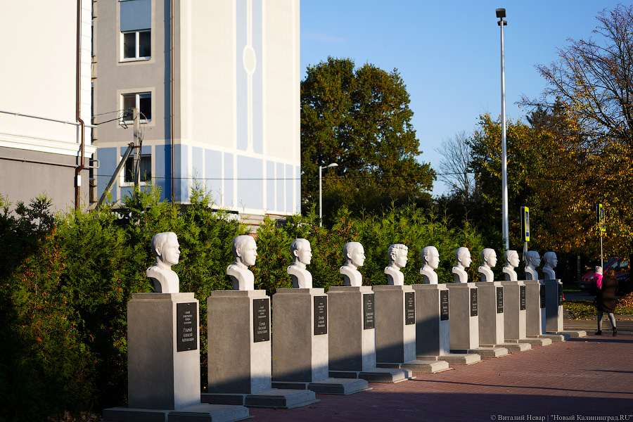 Ещё одна попытка: в Чкаловск вновь вернули бюсты лётчиков (фото)
