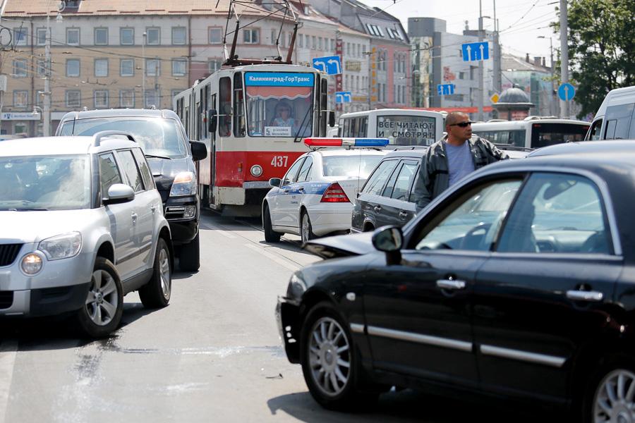 Не разъехались: крупная авария в центре города 