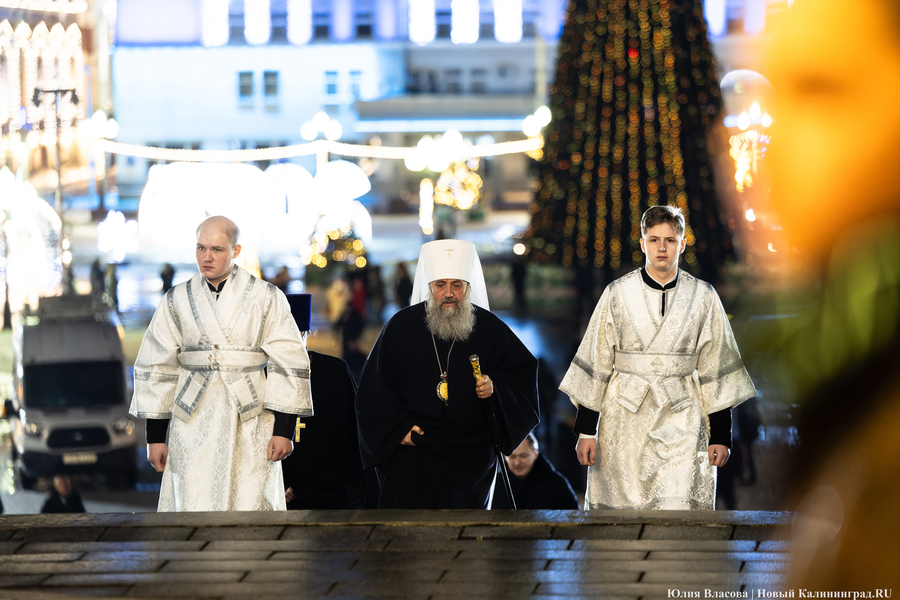 Крестный ход и литургия: как в Калининграде встретили Рождество (фото)