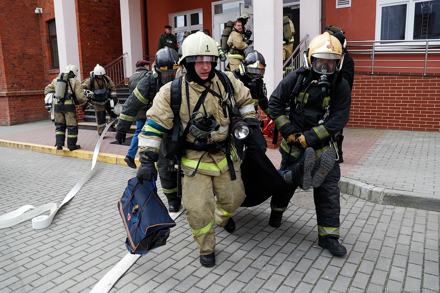 Полеты наяву: сотрудники МЧС «потушили» отделение микрохирургии глаза