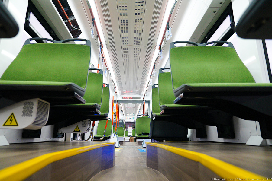 Летучий голландец: в Калининград привезли новый трамвай (фото)