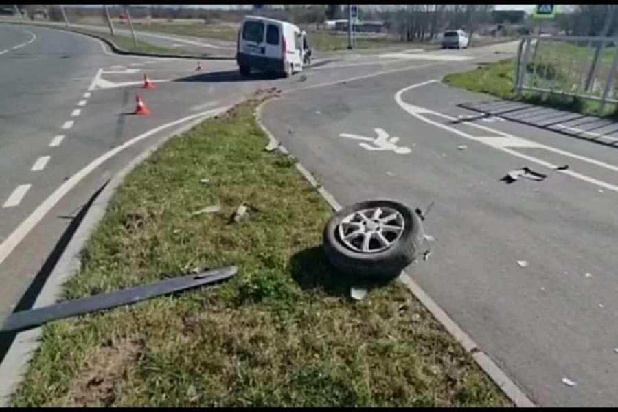 В Светлогорске «Рено» врезался в столб, пострадал ребенок (фото)