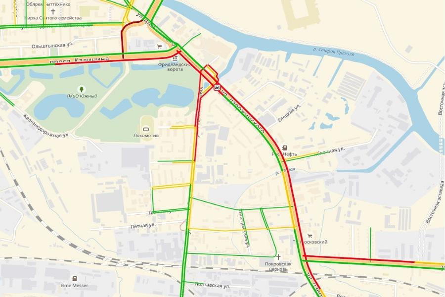 ДТП с маршруткой и автобусом заблокировало движение на Дзержинского (фото) 