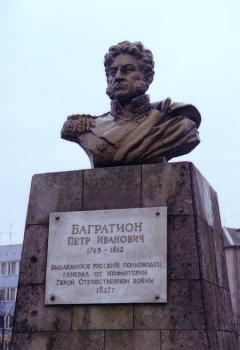 Власти Багратионовска намерены убрать памятник Багратиону с городской площади