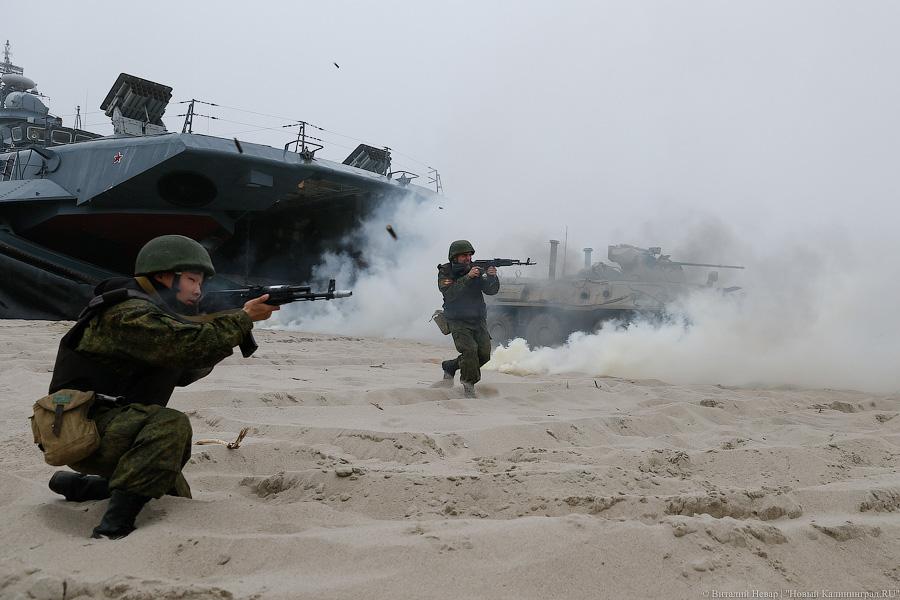 Сквозь песок и грязь за кашей: «Гонка героев» в Калининграде