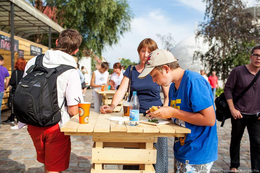 Хлеб насущный: как прошел маркет бургеров в Музее Мирового океана