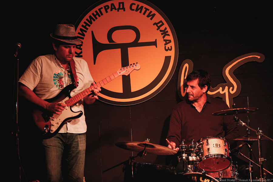 Буэнас ночас: в Калининграде выступила аргентинская группа «Blind Boy Tinder»