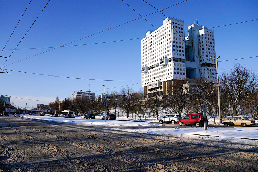 «Насладиться» зимой: во что превратились дороги в Калининграде после снегопада (фото)