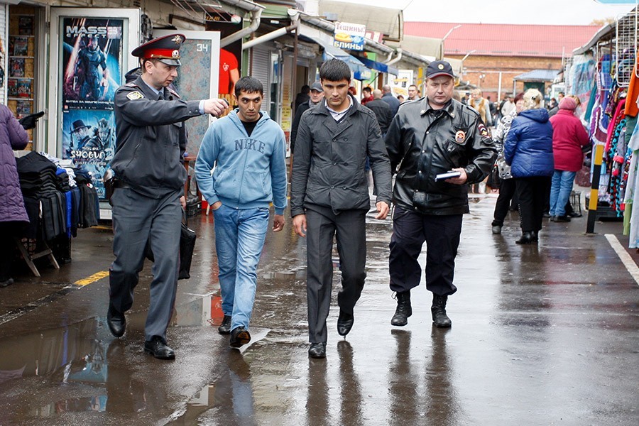 Власти: нелегальная миграция насаждает российскому обществу чуждые ценности