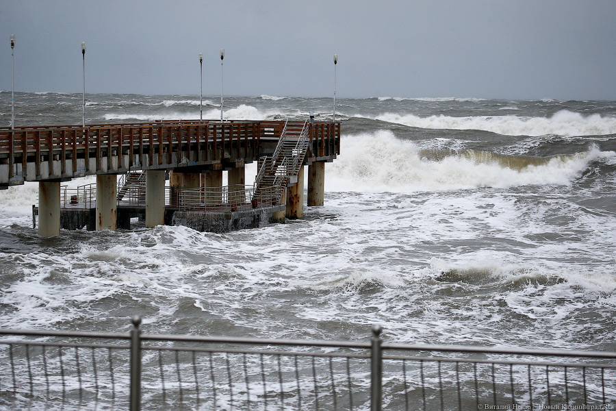 У моря погода: как Зеленоградское побережье переживает шторм
