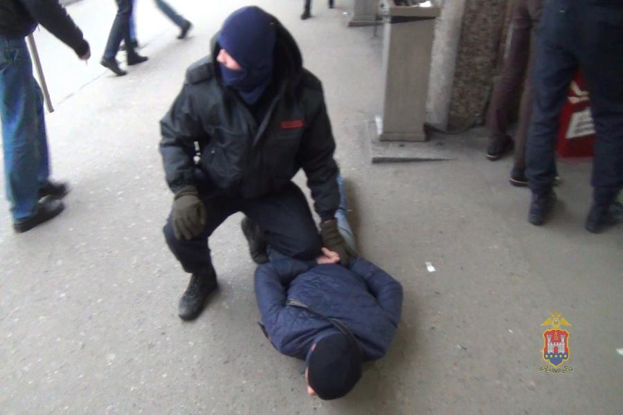 ОМОН пришел на Центральный рынок за предполагаемыми скупщиками краденого (видео)