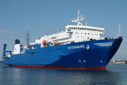 Паром «Петербург» помогает калининградцам попасть в Россию без виз и очередей