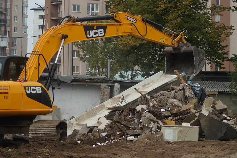 «Пользовались халявой 15 лет»: мэрия продолжает сносить гаражи на Костикова 