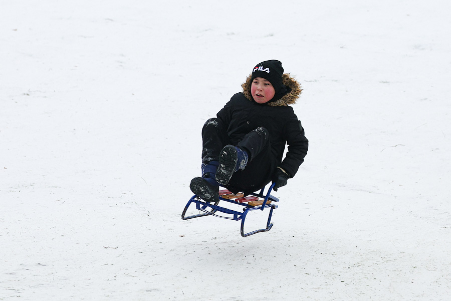 Полет на санках: как в Центральном парке Калининграда с горки катаются (фото)