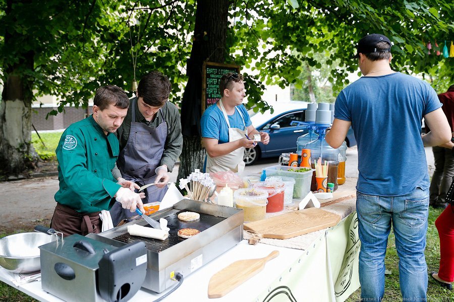 Всем двором: как прошел музыкальный пикник в сквере Готтшед