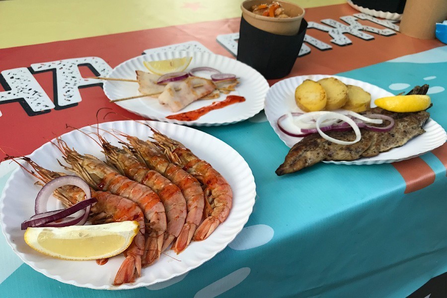 На острове Канта проходит городской пикник. Рассказываем, что успели попробовать