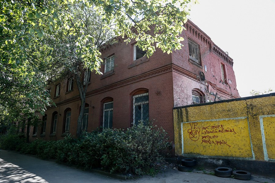 В Калининграде начали сносить здания военных казарм XIX века (фото) 