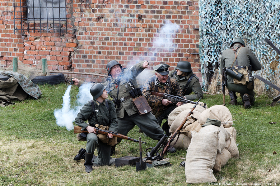 Двойной штурм: фоторепортаж с реконструкции взятия форта № 5 (фото)