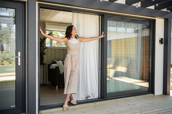 Тренд в остеклении 2025 г.: используем раздвижные системы и панорамные окна 