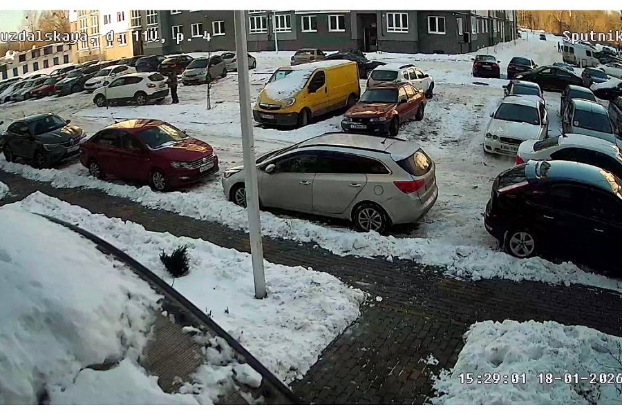 Девочка упала не на тротуаре: УК прокомментировала инцидент с пострадавшим ребенком (фото)