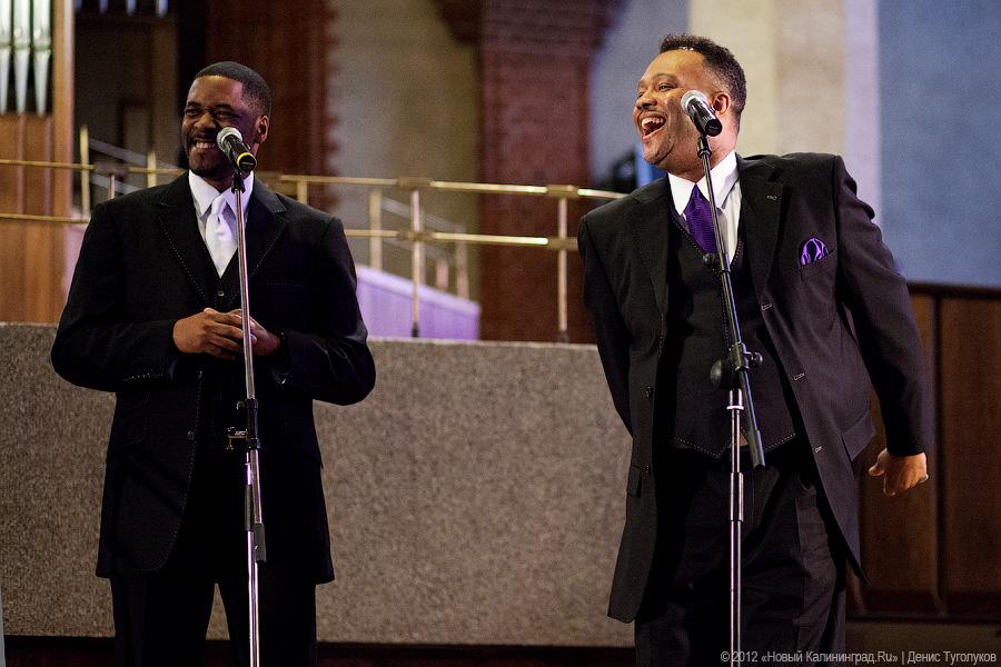 «Из Соединенных Штатов с любовью»: фоторепортаж с концерта «The Brotherhood Singers»