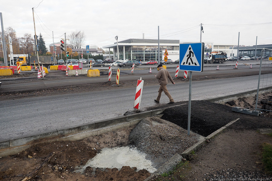 Наполовину открыто: путепровод на Московском начал пропускать автотраснпорт