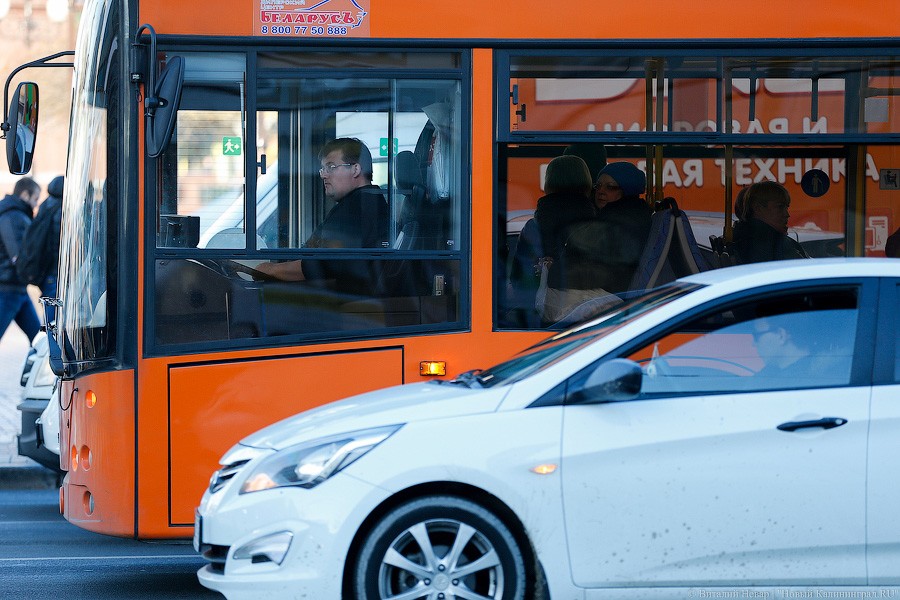 Калининградка упала в автобусе и сломала челюсть