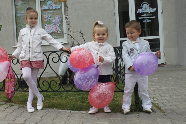 «Белая Ворона» набирает детей  в группы раннего развития и подготовки к школе