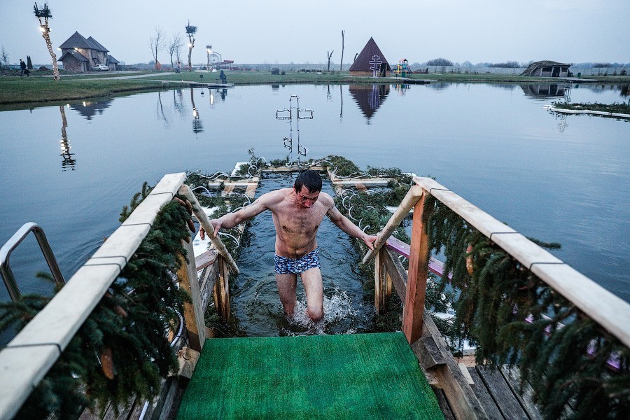 Крещенские купания в стабильный «плюс»: фоторепортаж «Нового Калининграда» (фото)
