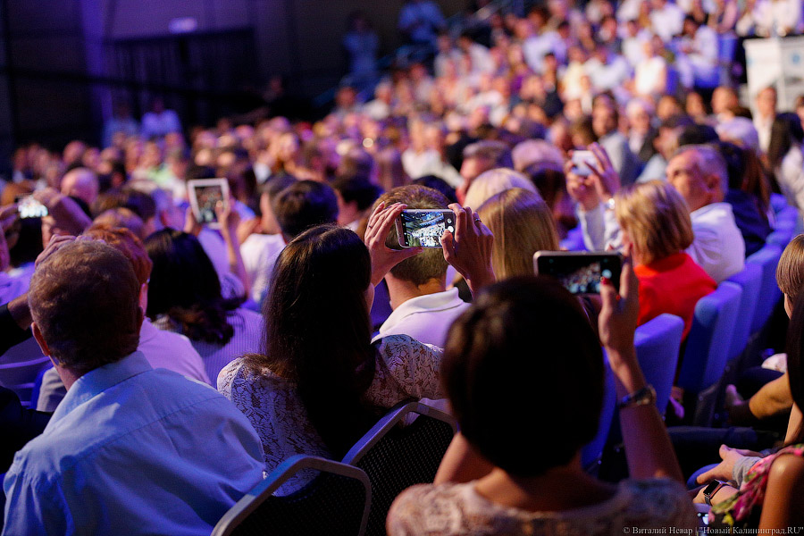 Россияне назвали имена лучших певцов российской эстрады в 2021-м