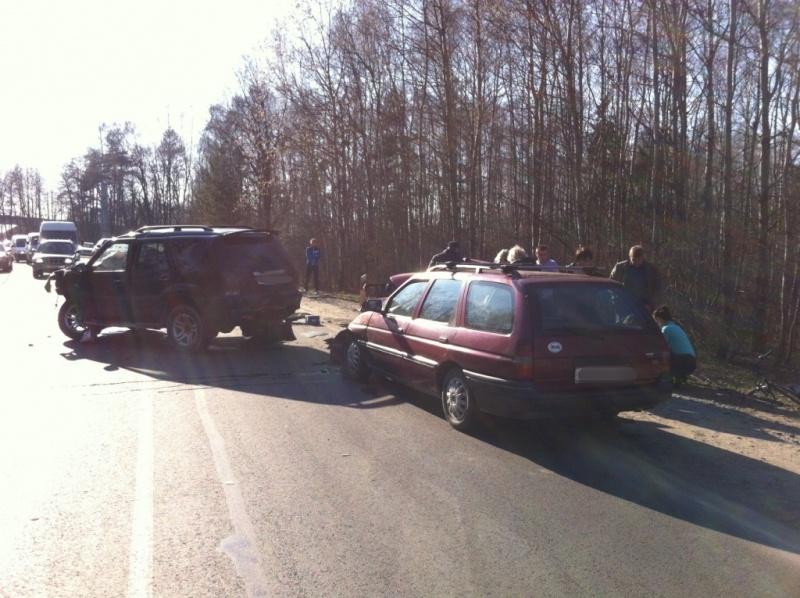 ДТП с участием трёх автомобилей около Ижевского: пострадали двое, один погиб (фото)
