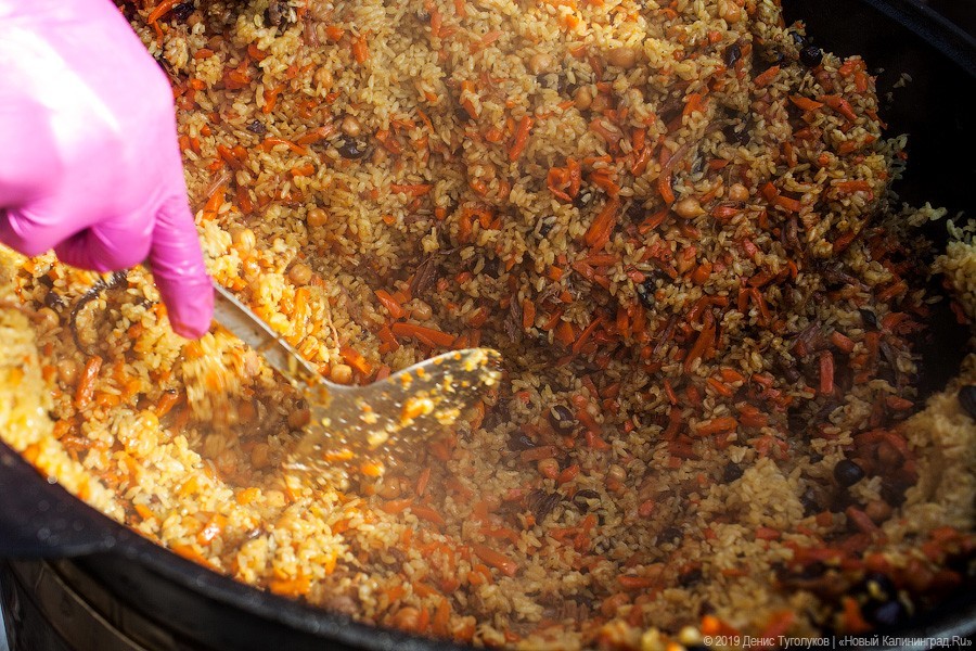 На ход руки: как проходит Fish Food Festival в Зеленоградске