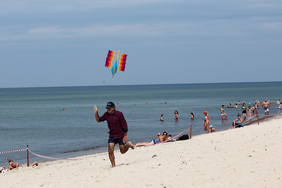 Отчего змеи летают как птицы: на Куршской косе провели фестиваль воздушных змеев (фото)