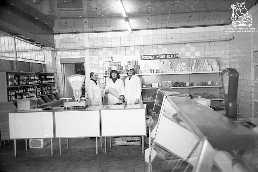 Дефицит хлеба и книжные спекулянты из ВЛКСМ: о чем писали газеты 35 лет назад