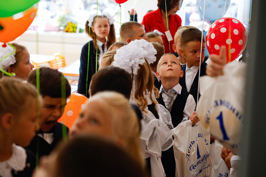 С военным оркестром и под «Катюшу»: в Калининграде открыли самую большую школу