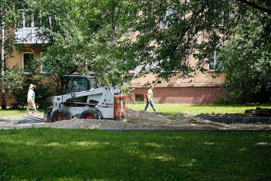 Калининградское чудо: застройщик гостиницы не вырубает, а благоустраивает 2 сквера (фото)