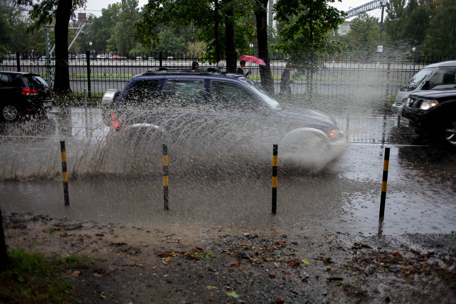 «Военные построили ливневки не везде»: власти прокомментировали очередной потоп в Балтийске (видео)