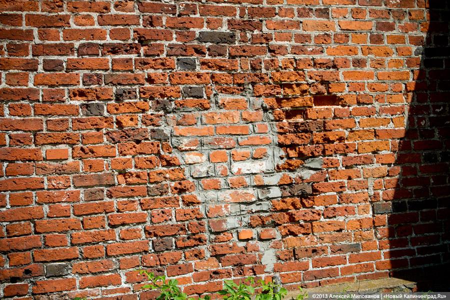 Заваренный вход и ажурные решетки: судьба кирхи в Знаменске после консервации