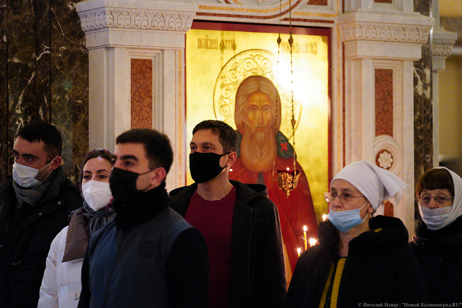 Согревать мир любовью: в Калининграде прошла рождественская служба (фото)