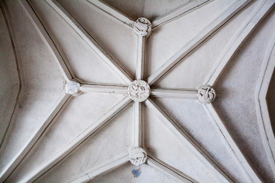 «У нас здесь не Алькатрас»: как сегодня выглядит замок Тапиау и что ждёт бывшую тюрьму (фото)