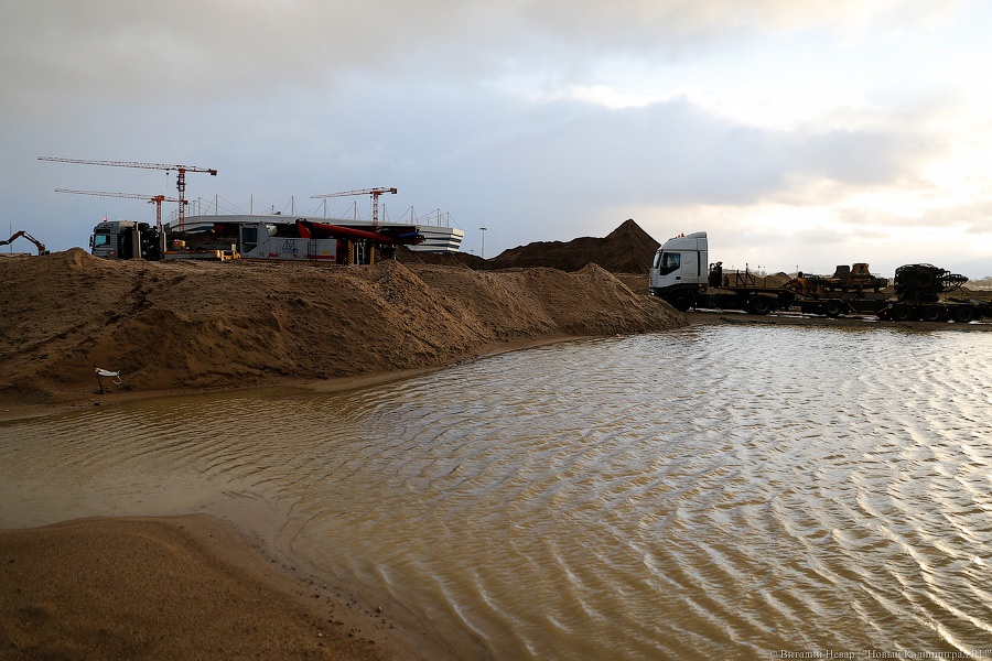 И Остров плывет: что происходит в «сезон дождей» у нового стадиона