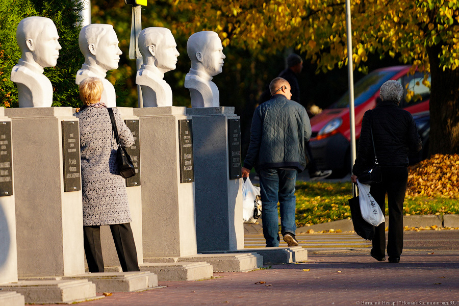 Ещё одна попытка: в Чкаловск вновь вернули бюсты лётчиков (фото)