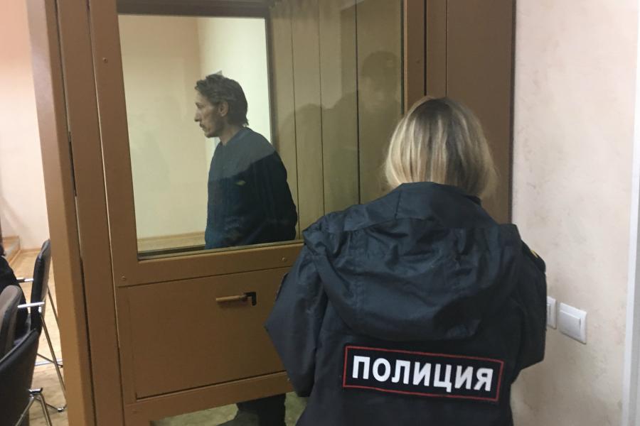 Обвиняемому в нападении с лопатой на ребенка продлили содержание под стражей