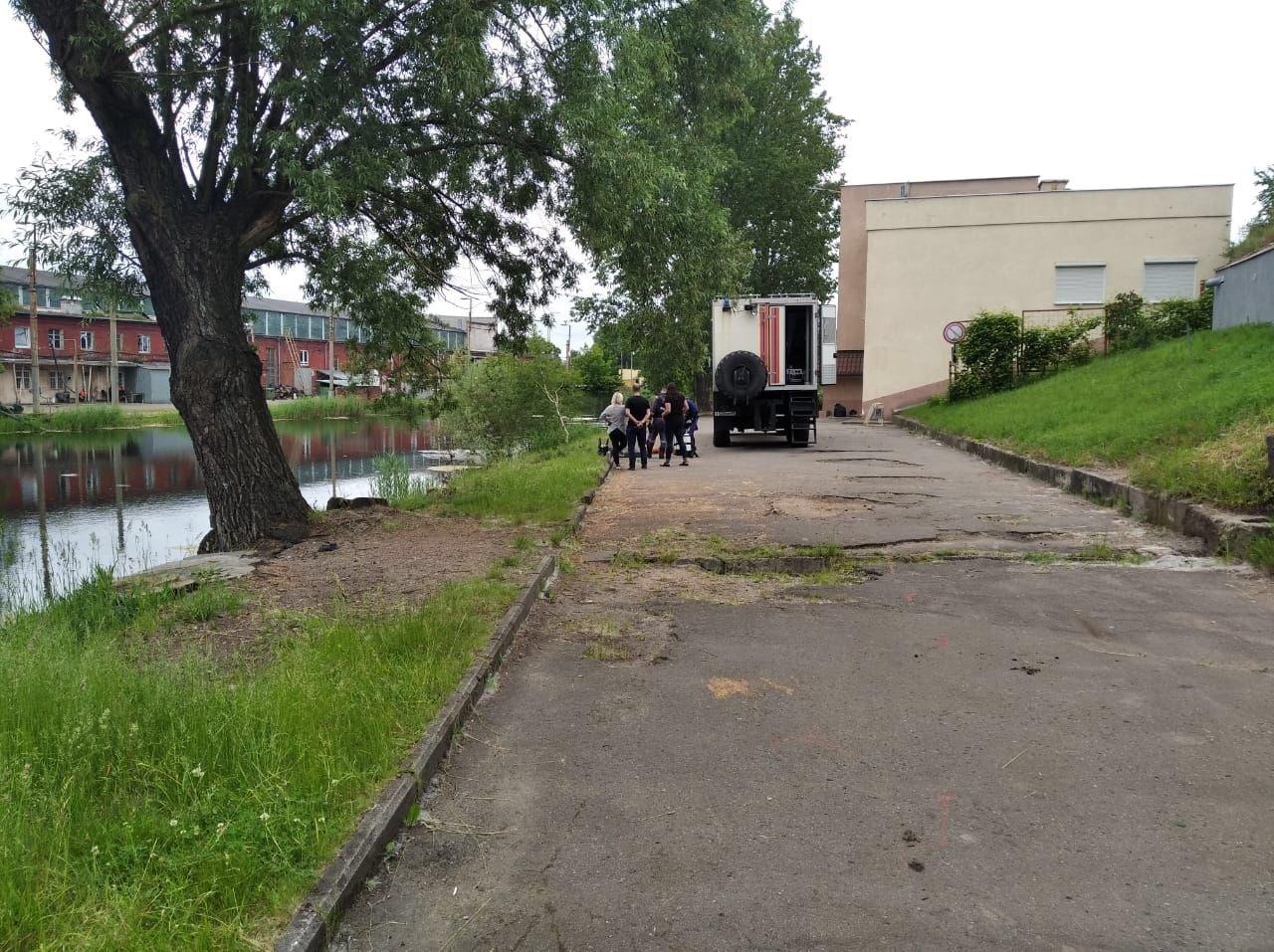 В пруду рядом с Южным вокзалом обнаружили тело 12-летнего мальчика