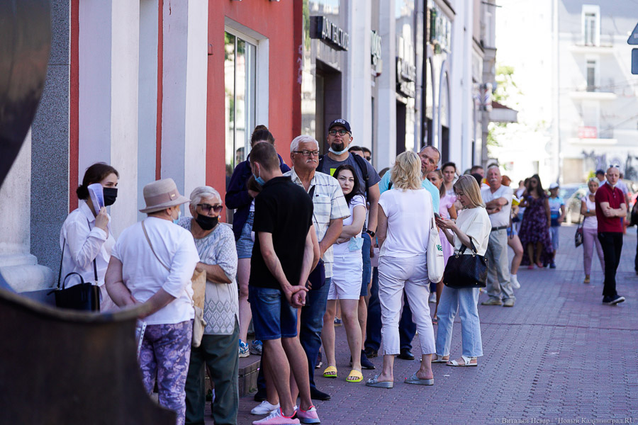 Кто последний на укол: в Калининграде образовались очереди на прививку от COVID