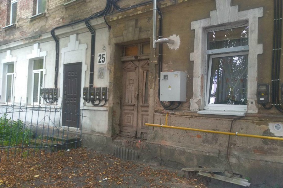 В Советске отремонтировали дом-трущобу, возле которого Алиханов пустил газ (фото)